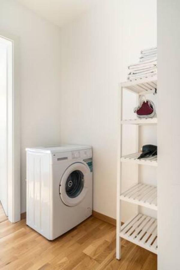 Near Lake Fully Furnished Beautiful Apartment Wenen Buitenkant foto