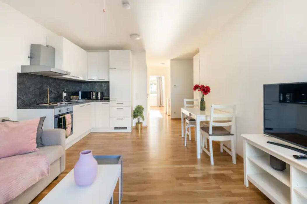 Near Lake Fully Furnished Beautiful Apartment Wenen Buitenkant foto