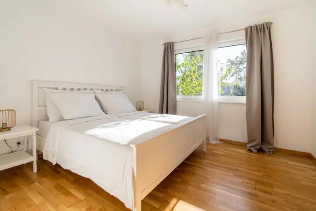 Near Lake Fully Furnished Beautiful Apartment Wenen Buitenkant foto