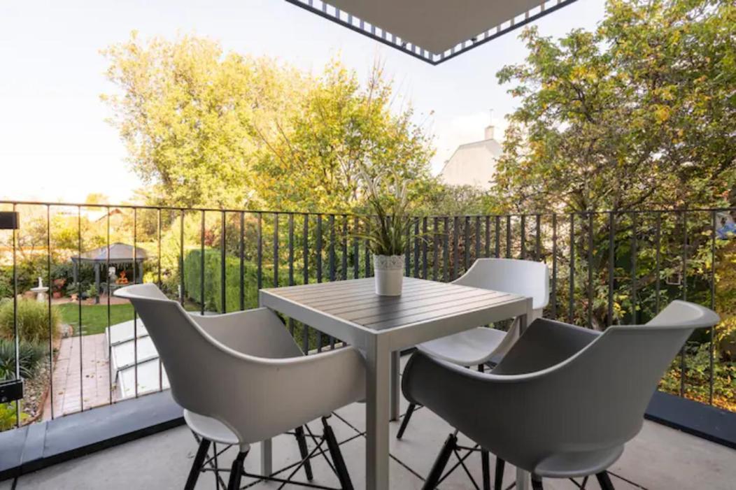 Near Lake Fully Furnished Beautiful Apartment Wenen Buitenkant foto