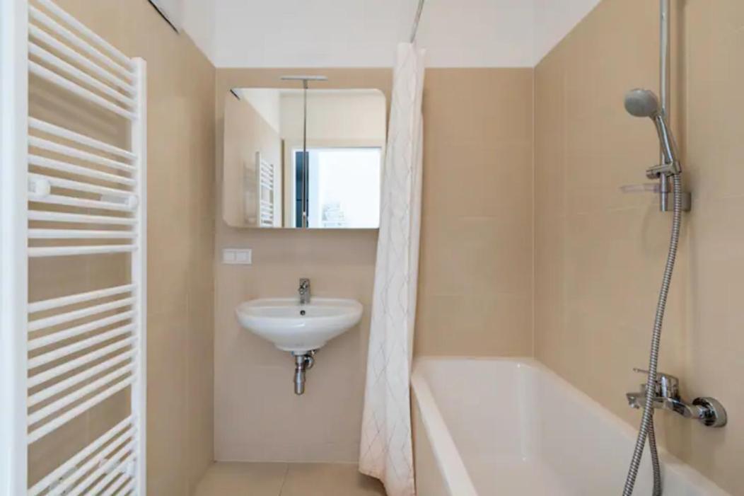 Near Lake Fully Furnished Beautiful Apartment Wenen Buitenkant foto